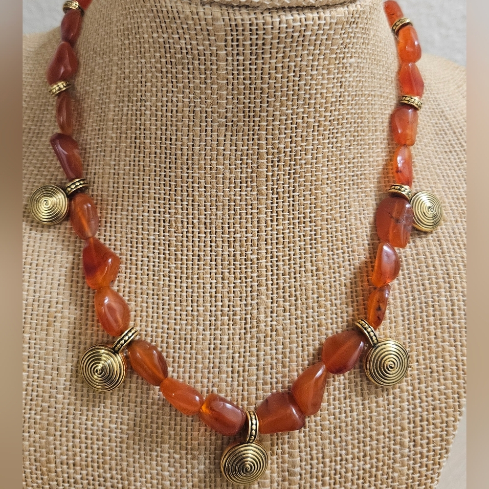 VINTAGE CAROLEE CARNELIAN GEMSTONES GOLD PLATED NECKLACE